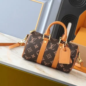 Louis Vuitton KEEPALL BANDOULIÈRE 25 Hand bag 25 x 15 x 11cm